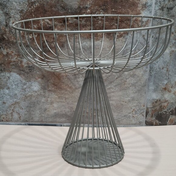 Centerpiece Fruit Vegetable Metal Basket with Stand - Picture 1 of 9